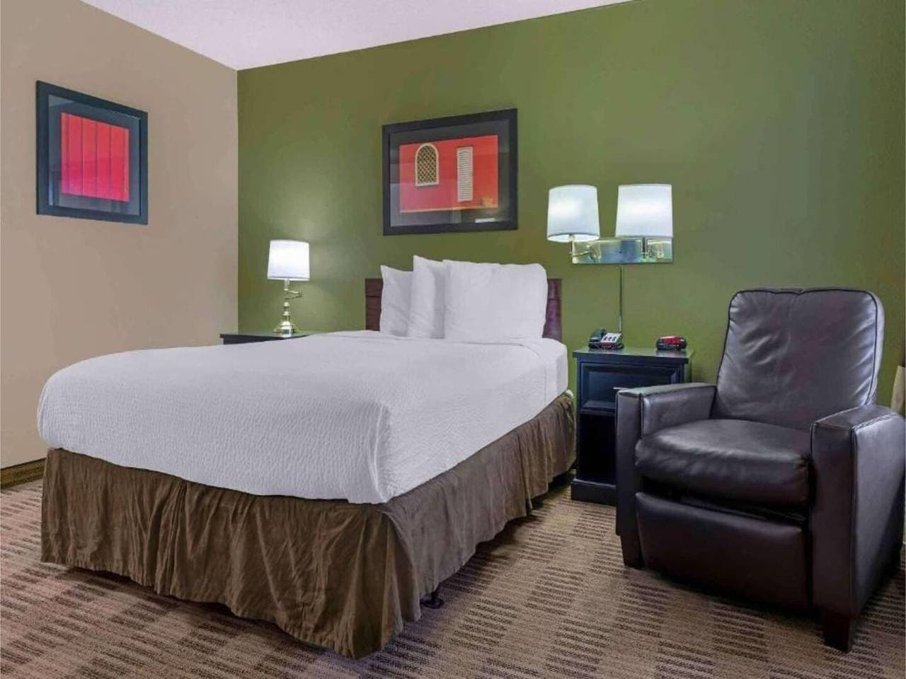 Foto 9 von 18: Entspannendes Studio Sacramento|1 Queen Bett Küche 6 Zimmer