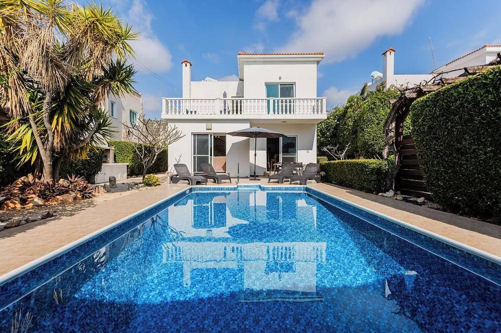 Luxuriöse Villa mit 3 Schlafzimmern und 3 Bädern mit privatem Pool im malerischen Dorf Peyia 1