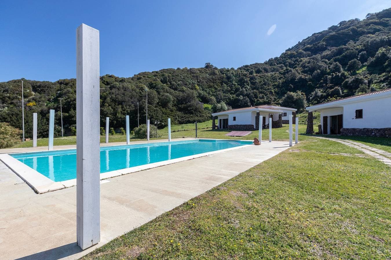 Foto 4 von 31: Doppelzimmer mit Pool, Bergblick, Gemeinschaftspool und Klimaanlage