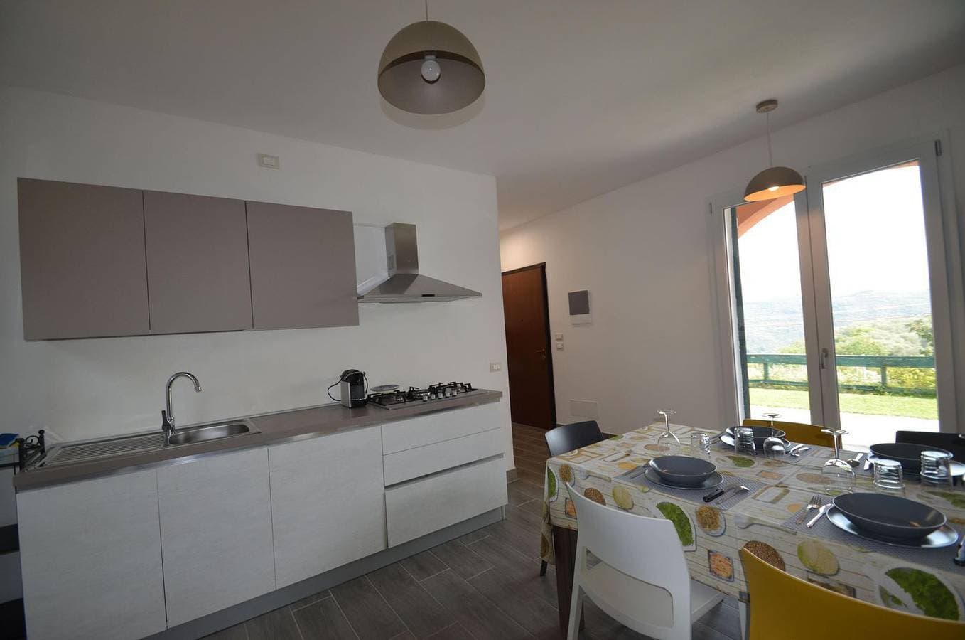 Foto 13 von 28: Alleinstehendes Ferienhaus mit Pool und Garten in Panoramalage