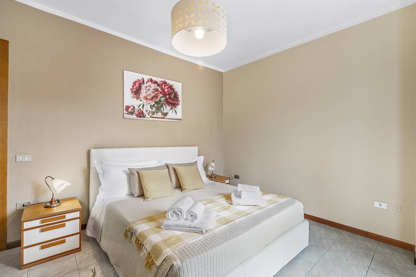 Foto 5 von 21: Petalo Bianco: 100m from Lake, Parking and Balcony