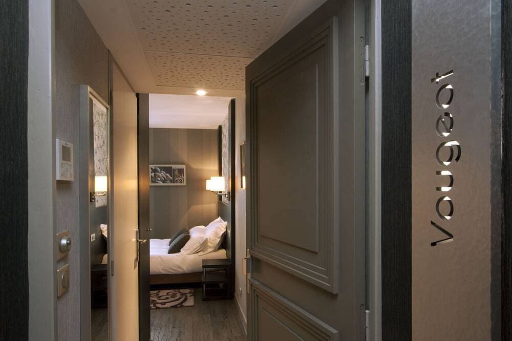 Foto 2 von 12: Vougeot-Studio-Design-Eigenes Badezimmer