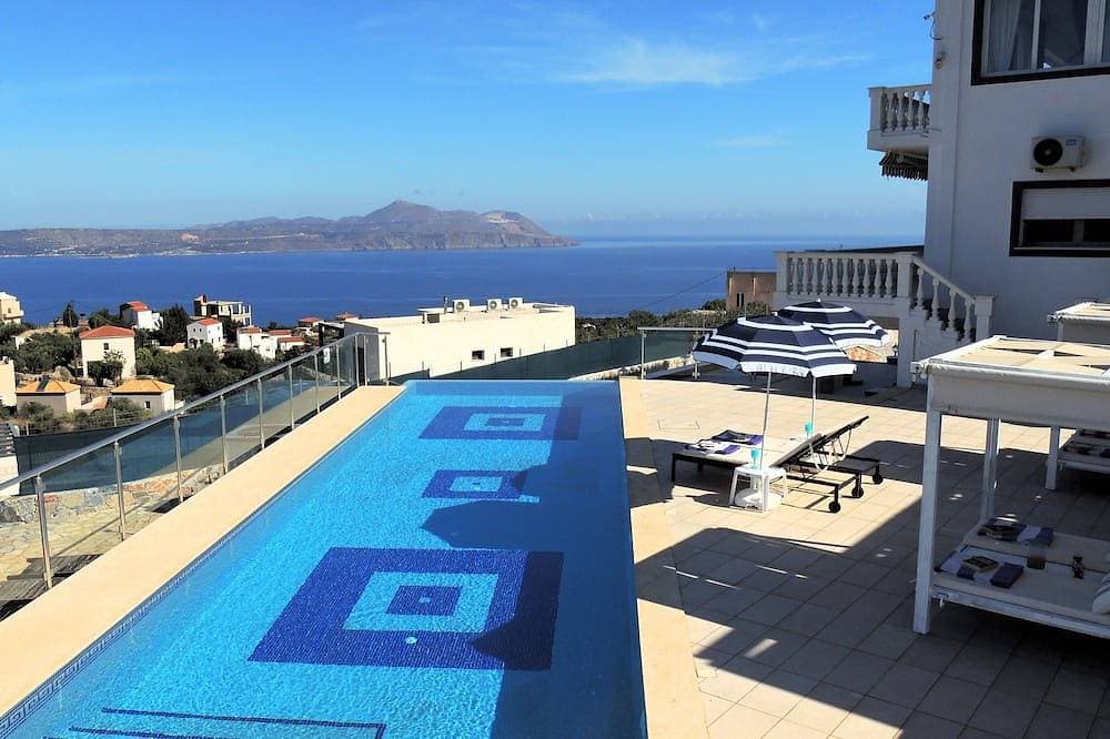 Amazing 14m infinity pool, outside dining & lounge area, sea views, & big garden 1
