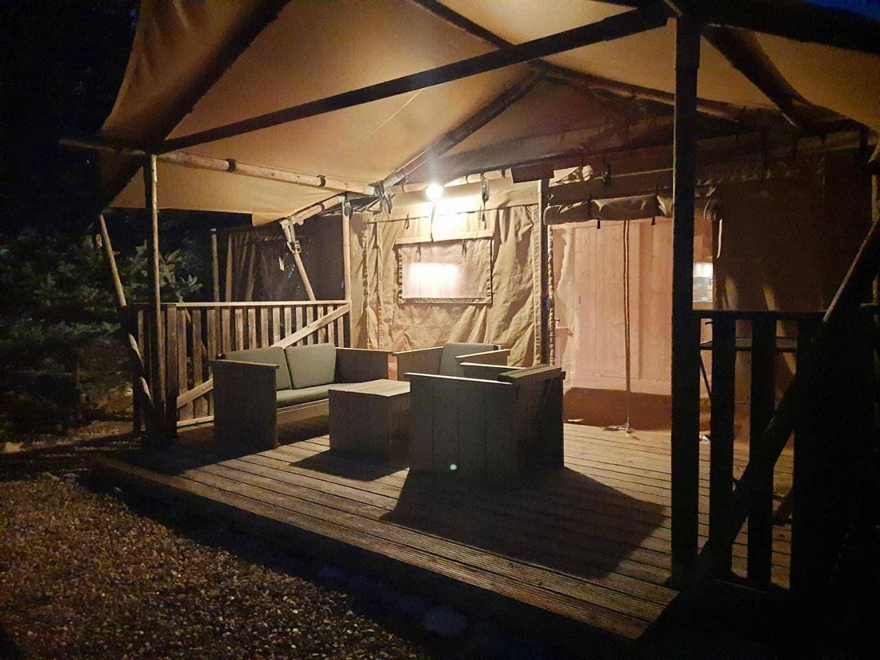 Foto 10 von 33: Tent