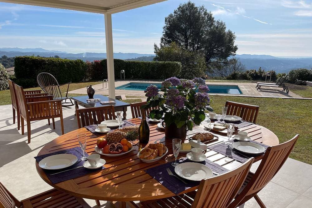An oasis of peace and quite with sea view on Cannes bay 1