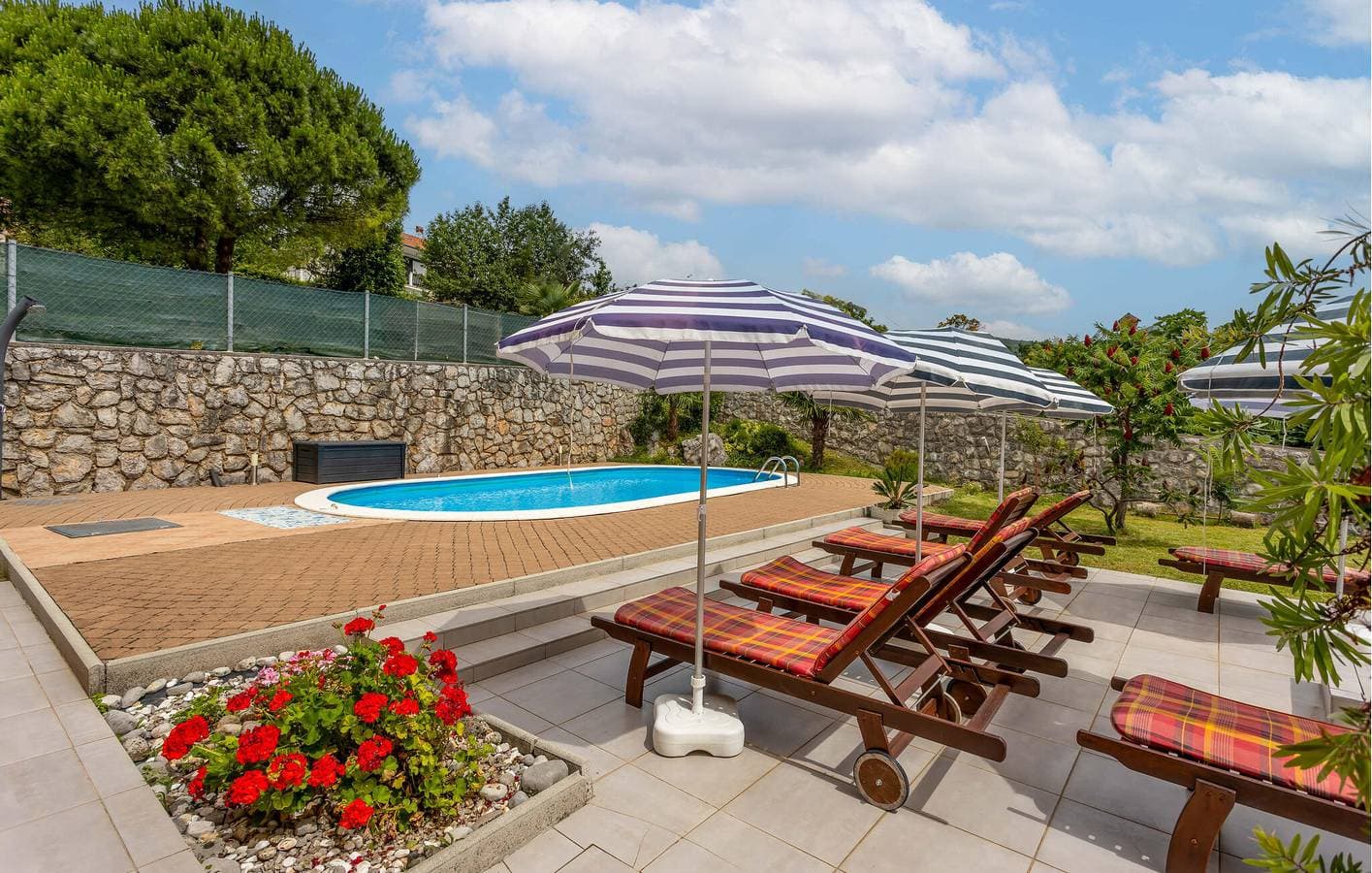 Foto 13 von 48: Urlaub am Meer: 2 km vom Strand entfernt, mit Pool, Terrasse und WLAN