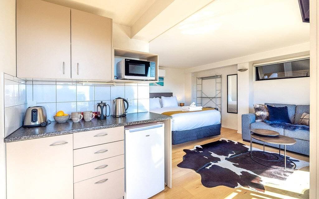 Aqua Sands - Studio 2 - Opposite Little Oneroa 1