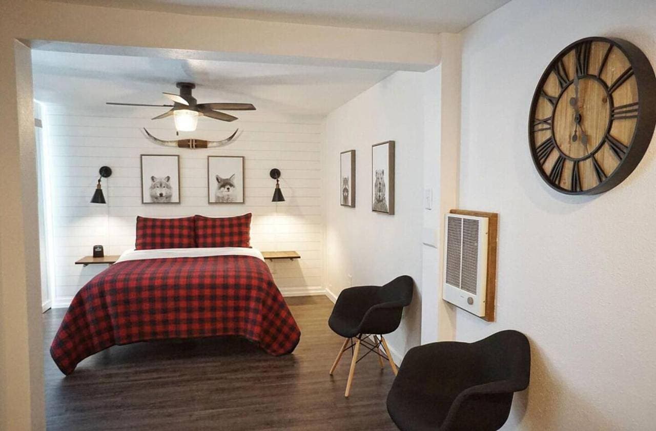 Fox Den- Pet Friendly Suite in Shaver Lake 1