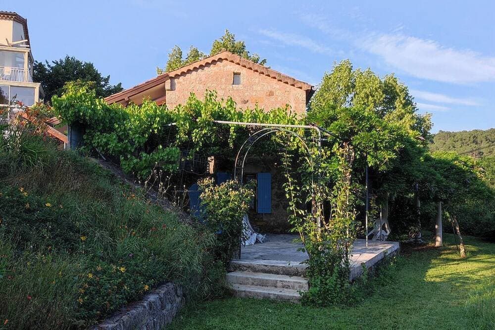Foto 7 von 8: Chassiers, Southern Ardèche, 30m² apartment, for 4 people max and shared pool