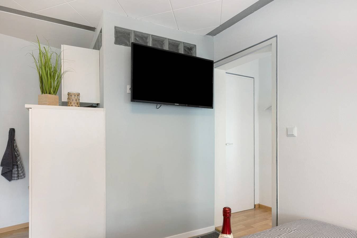 Foto 8 von 22: Ferienwohnung 'Am Hohentwiel' mit Bergblick, privater Terrasse und WLAN