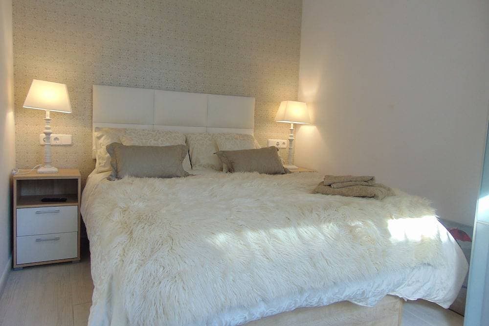 Foto 2 von 30: Neu !! 2 min Strand. WIFI 2 v.Chr 2 schlafzimmer 3 Pools. Große Terrasse, Garten