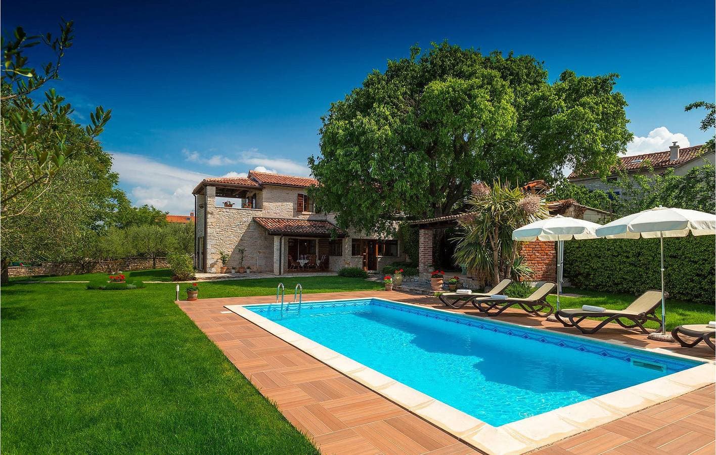 Foto 7 von 59: Charmante 145 m² große Wohnung mit Pool, Terrakotta und WLAN in der Nähe von Idila Rakovci