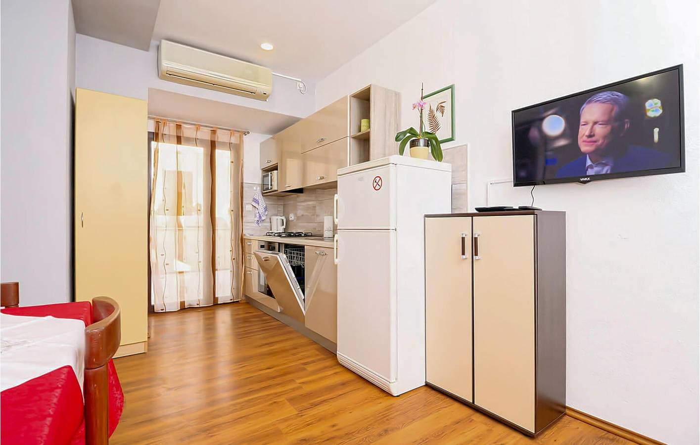 Foto 7 von 15: Gemütliche 73 m² große Wohnung mit Meerblick, Terrasse und Parkplatz, 200 m vom Strand entfernt