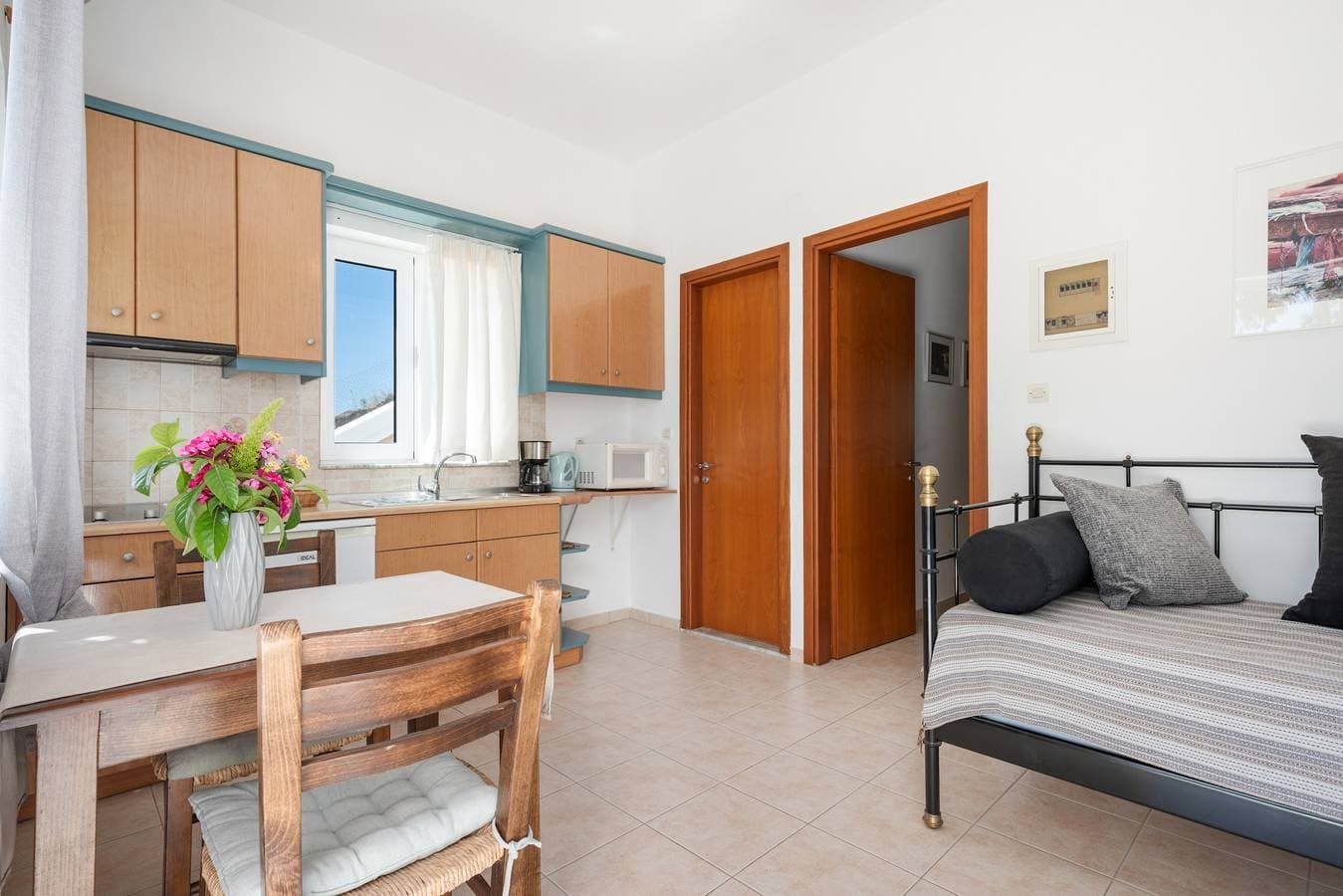 Foto 5 von 24: Ferienwohnung "One-Bedroom Kallithea" mit Meerblick, 2 Gemeinschaftsterrassen und WLAN