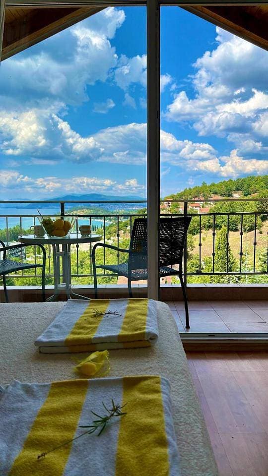 Foto 10 von 26: Double Room with Lake View