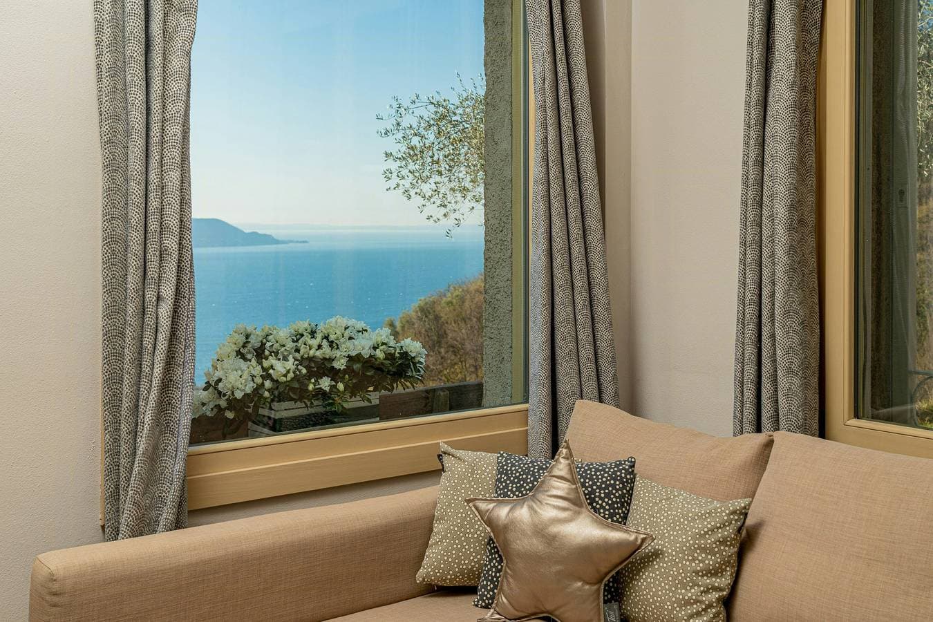 Foto 8 von 27: FeWo mit Pool und Gardaseeblick in Posere