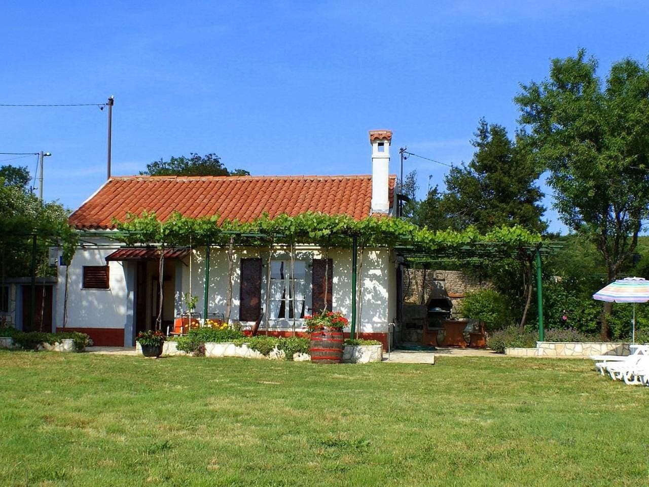 Freistehendes Haus Violeta mit weitläufigen Garten 1