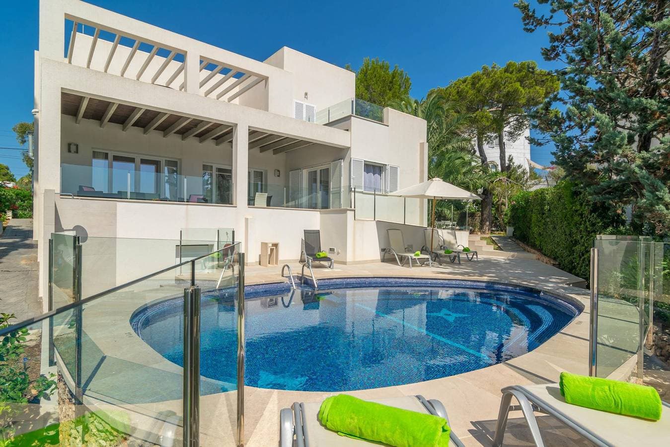 Foto 2 von 43: Cala Llonga - Spektakuläre Villa mit privatem Pool und herrlichem Blick auf den Yachthafen. WiFi gratis