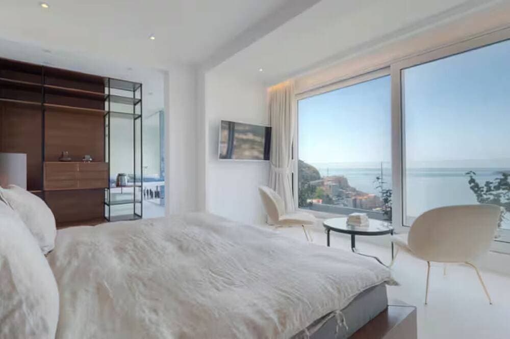 Foto 12 von 30: 1,000 m² Penthouse Retreat in Rafailovići, Budva