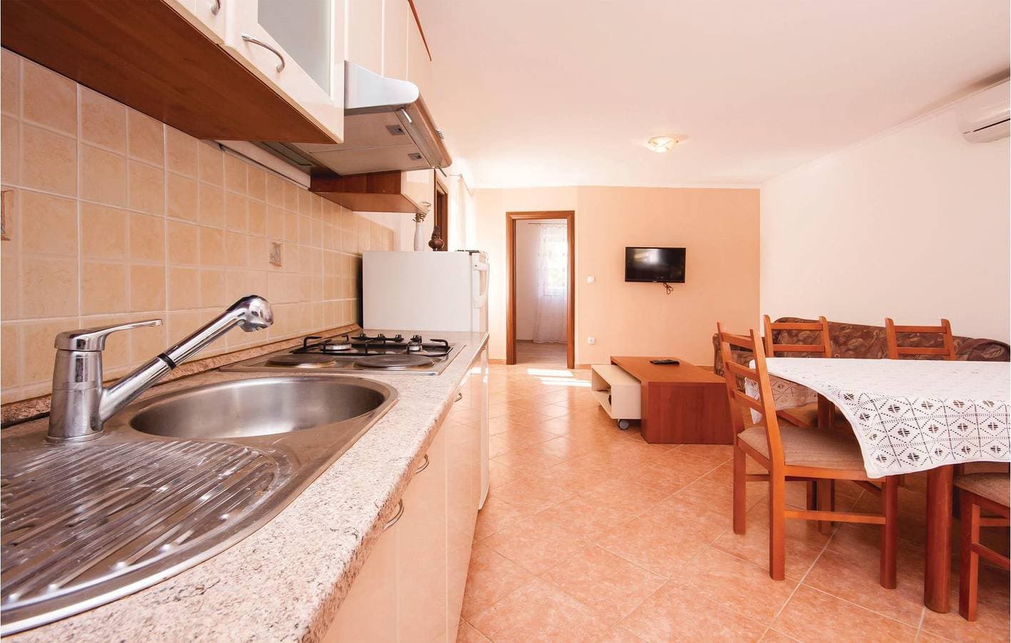 Foto 11 von 18: Gemütliche Ferienwohnung mit Terrasse, Küche und 1,5 km zum Strand