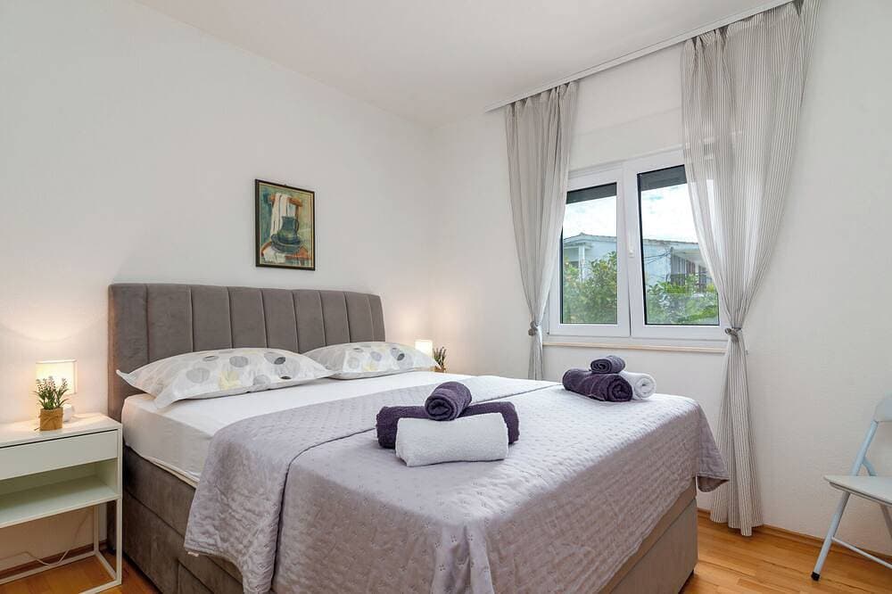 Foto 5 von 30: Stipe 2 mit einem Schlafzimmer, nur 100 m vom Strand in Trogir entfernt