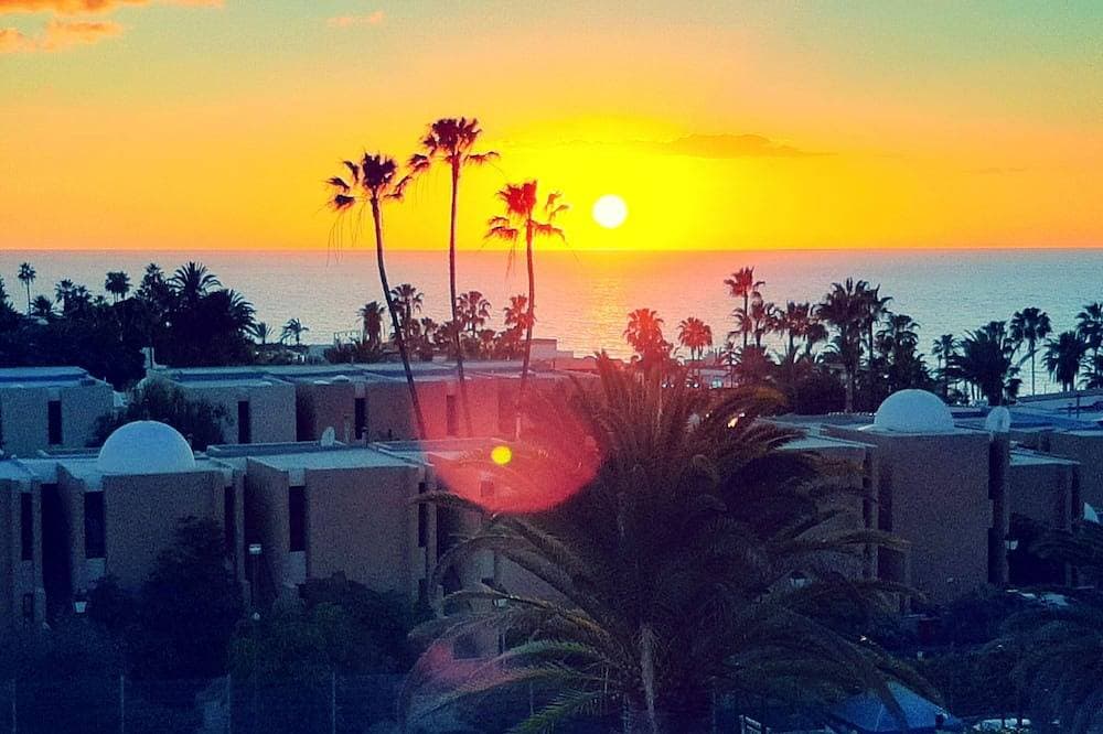 Foto 12 von 19: Las Americas, 2 Personen, WLAN, Pool, Meerblick Und Pool