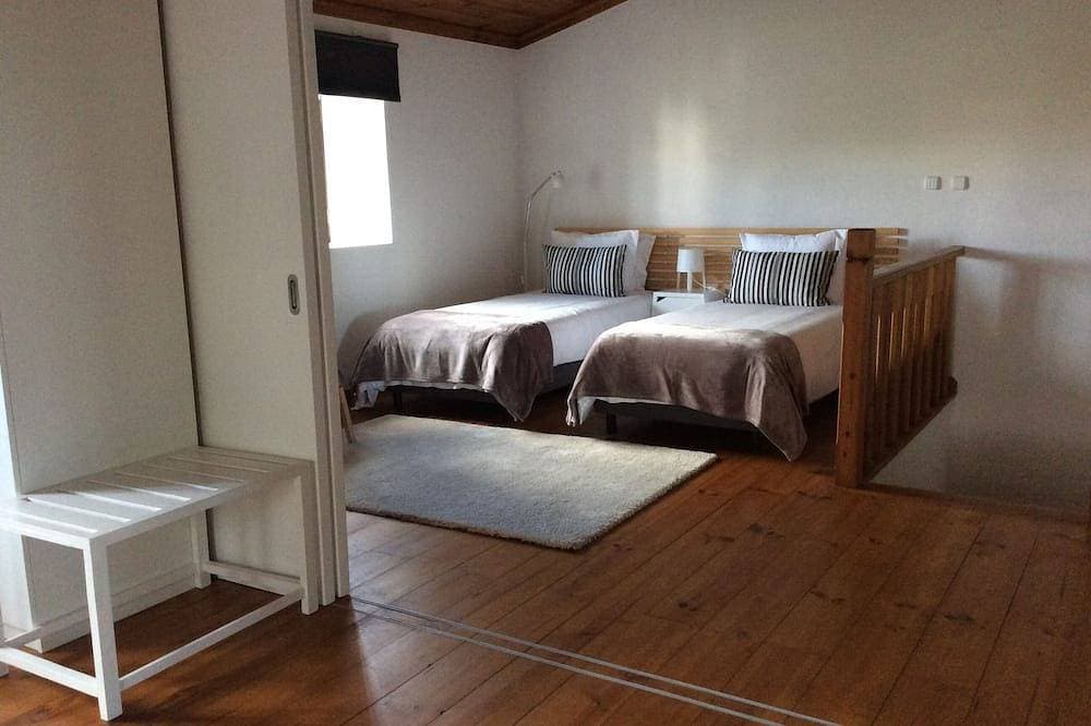 Foto 6 von 24: Landhaus eingefügt in Dorf mit fantastischem Landschaftsblick.