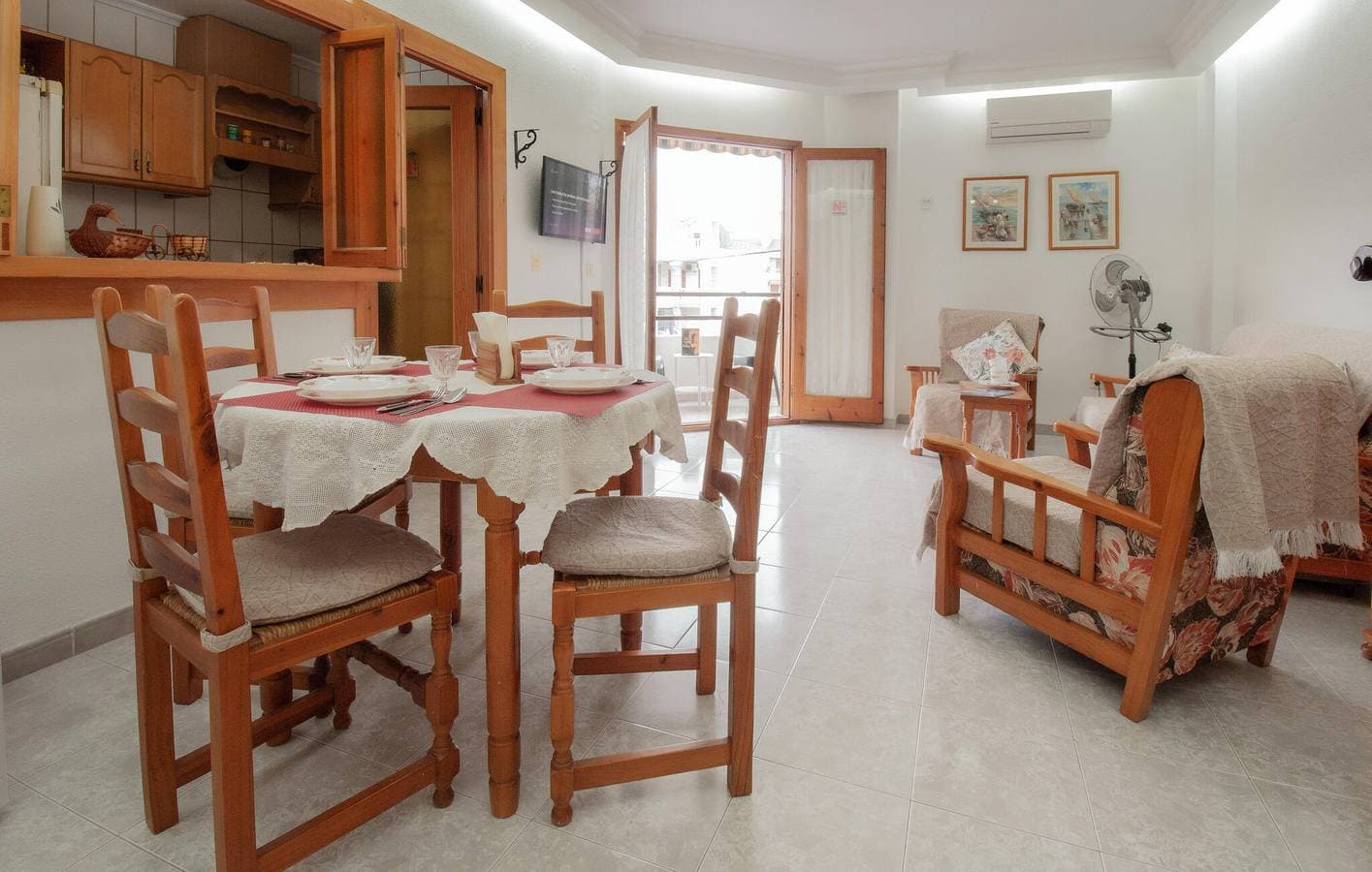 Foto 4 von 18: Gemütliche 68 qm Wohnung in Strandnähe mit Garage, AC, Pool & Internet