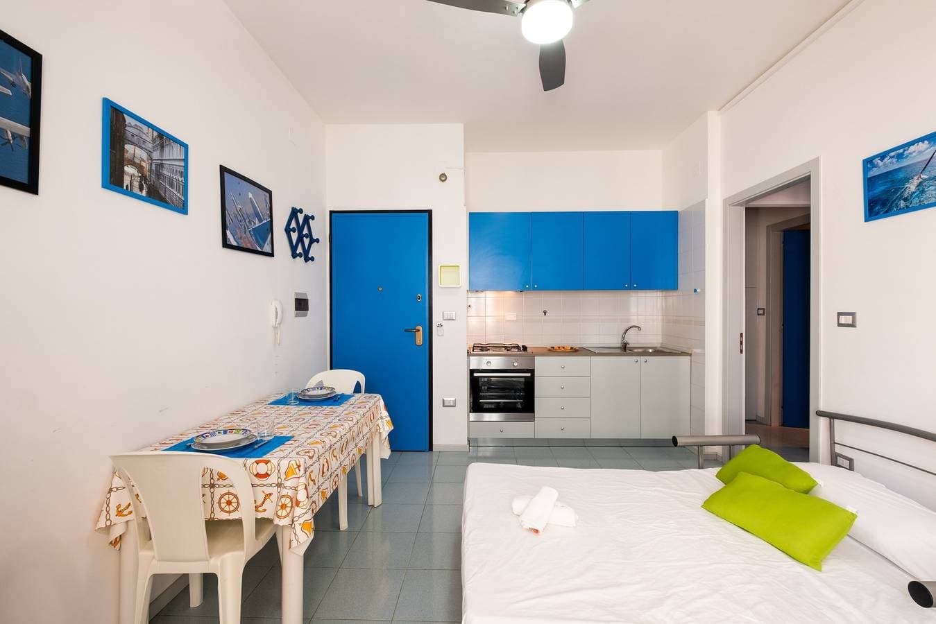 Foto 3 von 31: Ferienwohnung 'La Playa Rivabella' mit Meerblick, Balkon und Klimaanlage