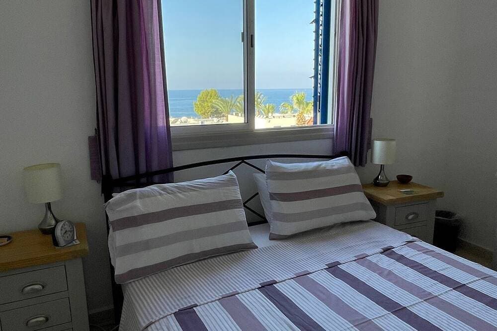 Foto 4 von 24: Perfekt gelegen Stadthaus im Herzen von Coral Bay, Pool und Meerblick
