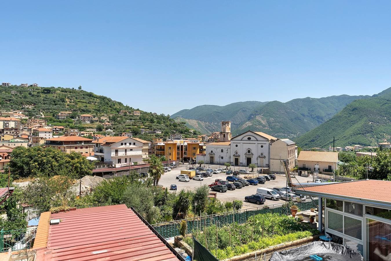 Foto 2 von 21: Ferienwohnung 'La Casa Di Zio Michelino' mit Bergblick, WLAN & Klimaanlage