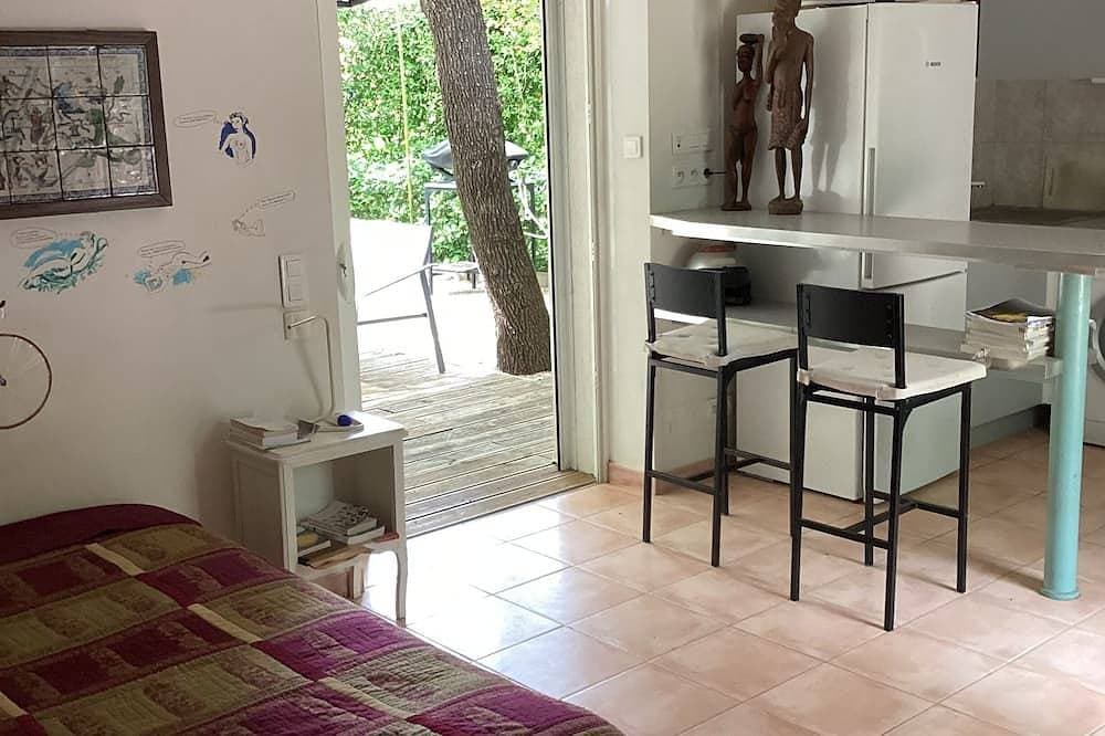 Foto 3 von 9: Studio Avec Terrasse et Pergola Dans Propriété Calme et Sécurisée