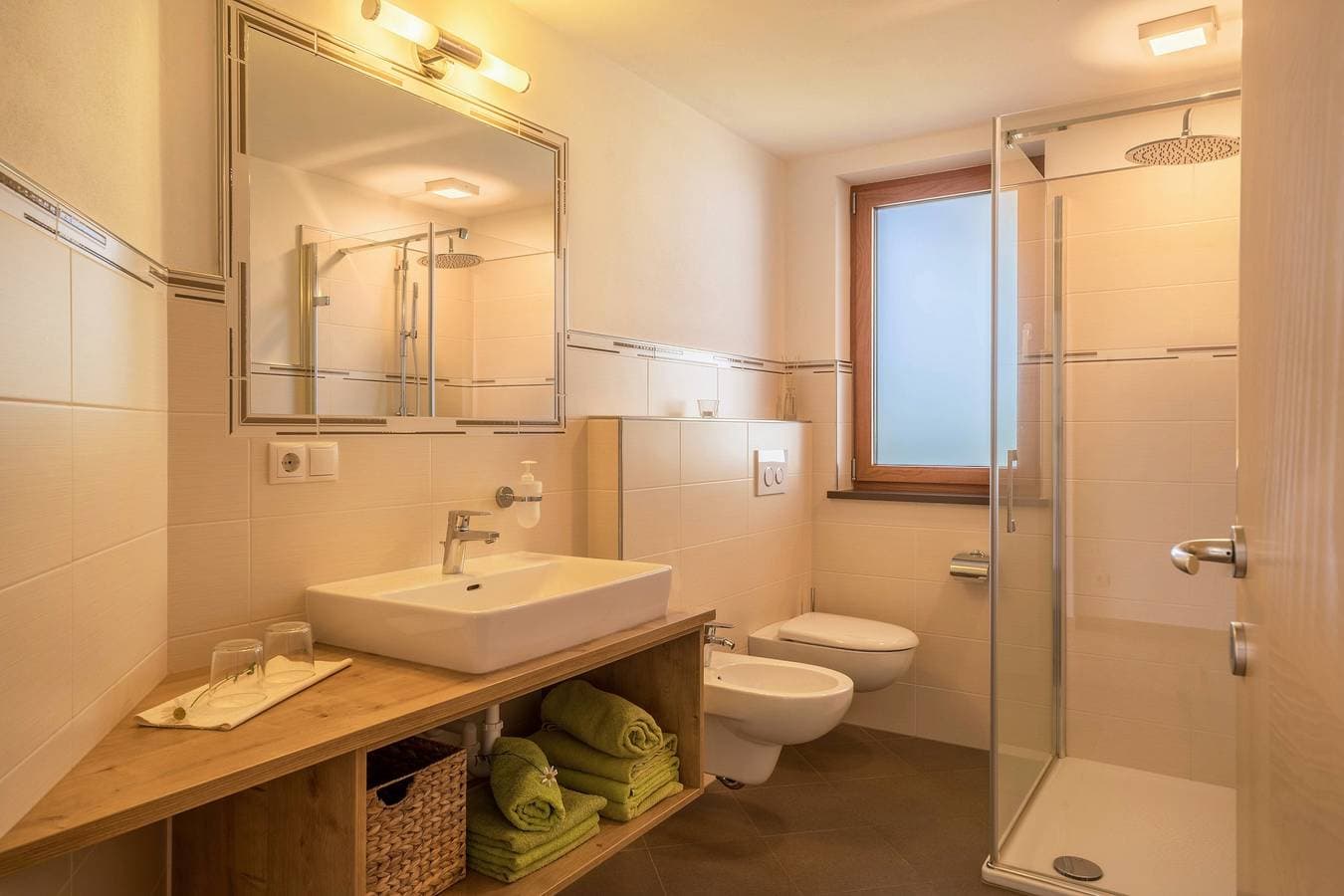 Foto 12 von 18: Gemütliche Ferienwohnung "Pfandlerhof Grün" mit Bergblick, WLAN, Balkon & Garten