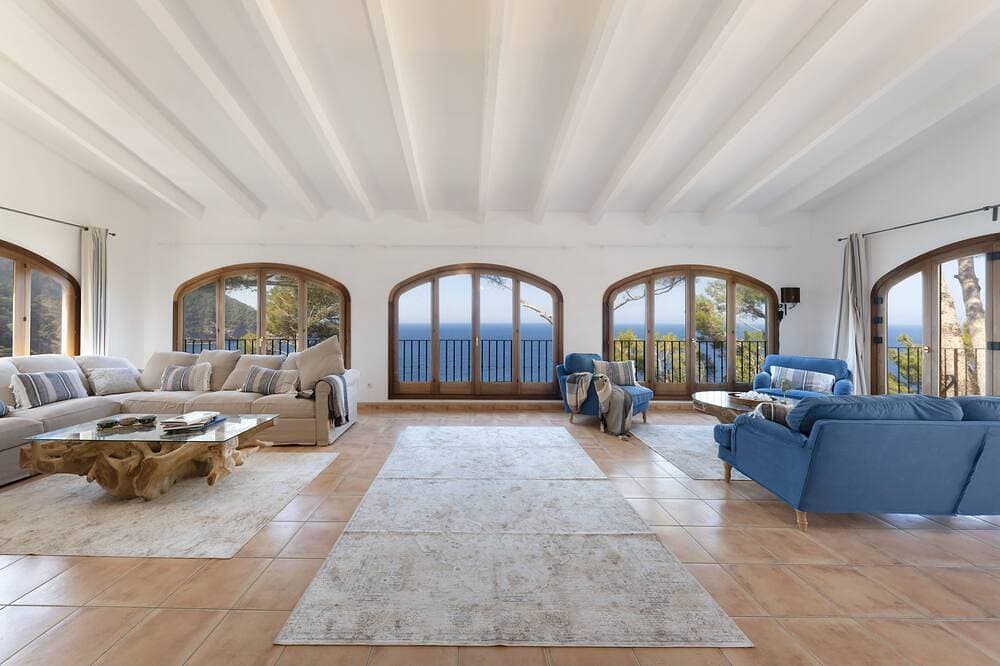 Chalet con Vistas Panorámicas en Primera Línea de mar 1