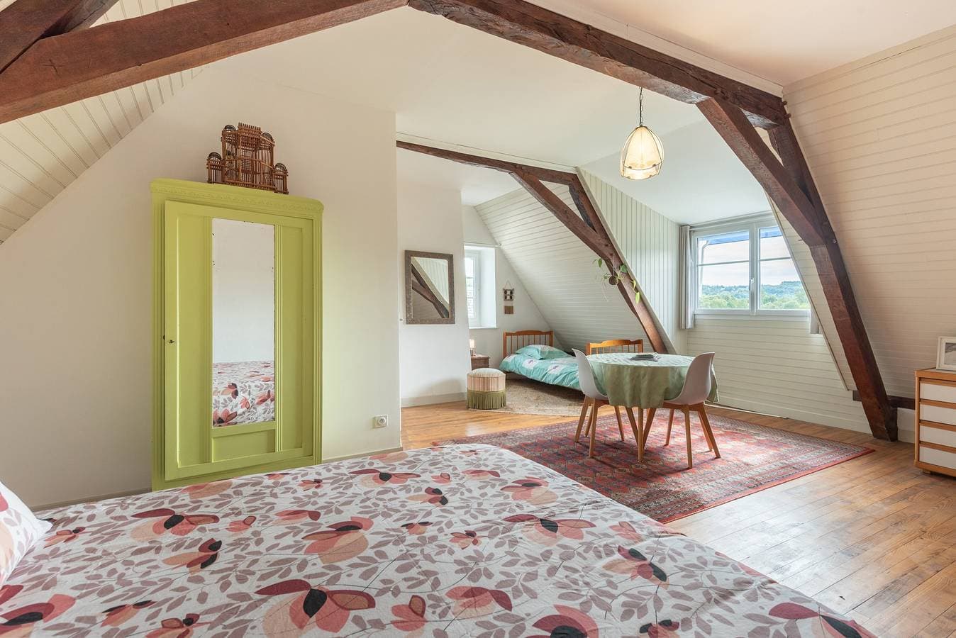 Foto 10 von 26: Gästezimmer 'Chambre Marie-Jo' mit Bergblick, gemeinsamer Terrasse und WLAN