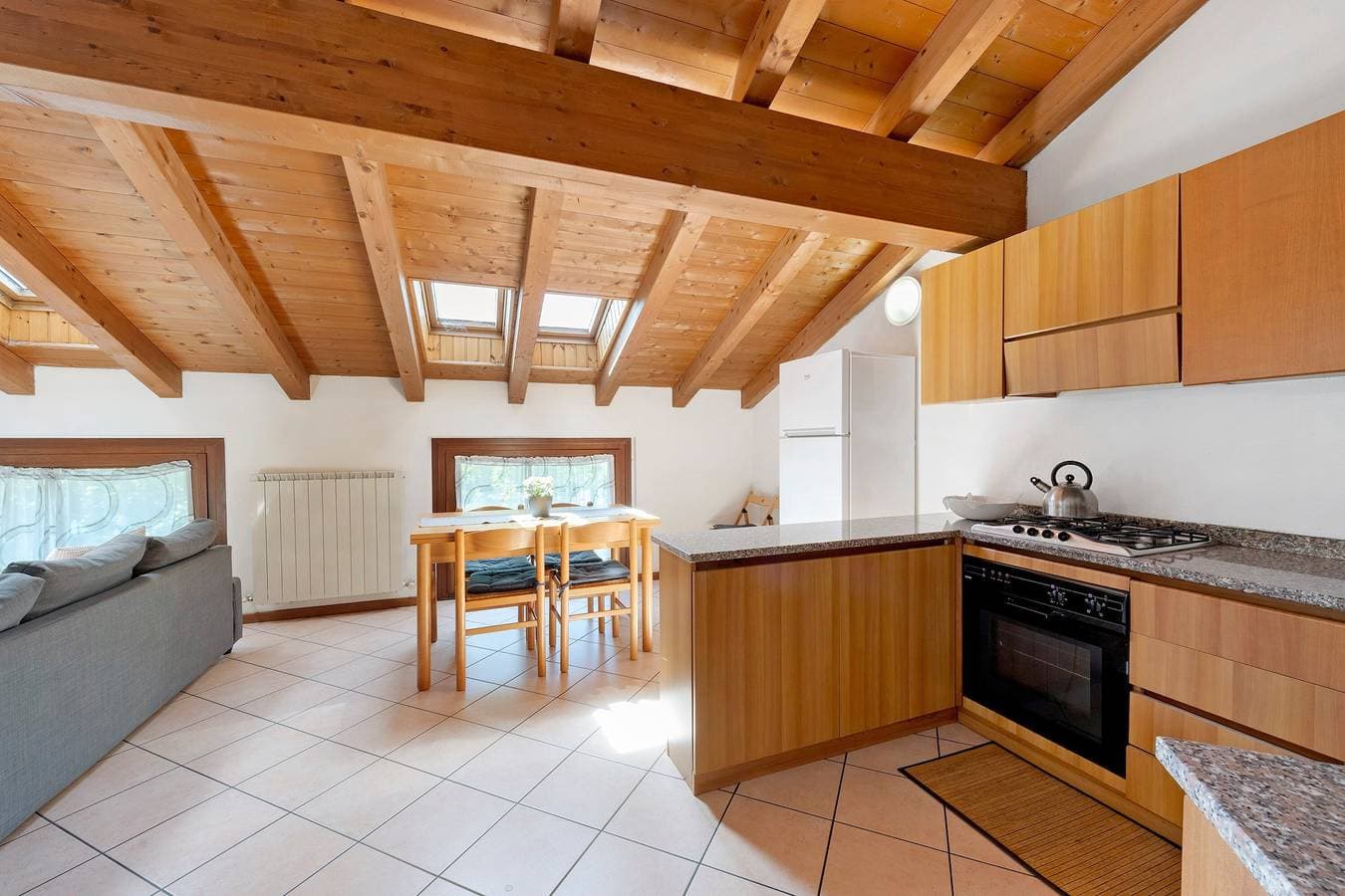Foto 9 von 18: Apartment „La Mansarda Sul Lago“ mit Seeblick, WLAN und Klimaanlage