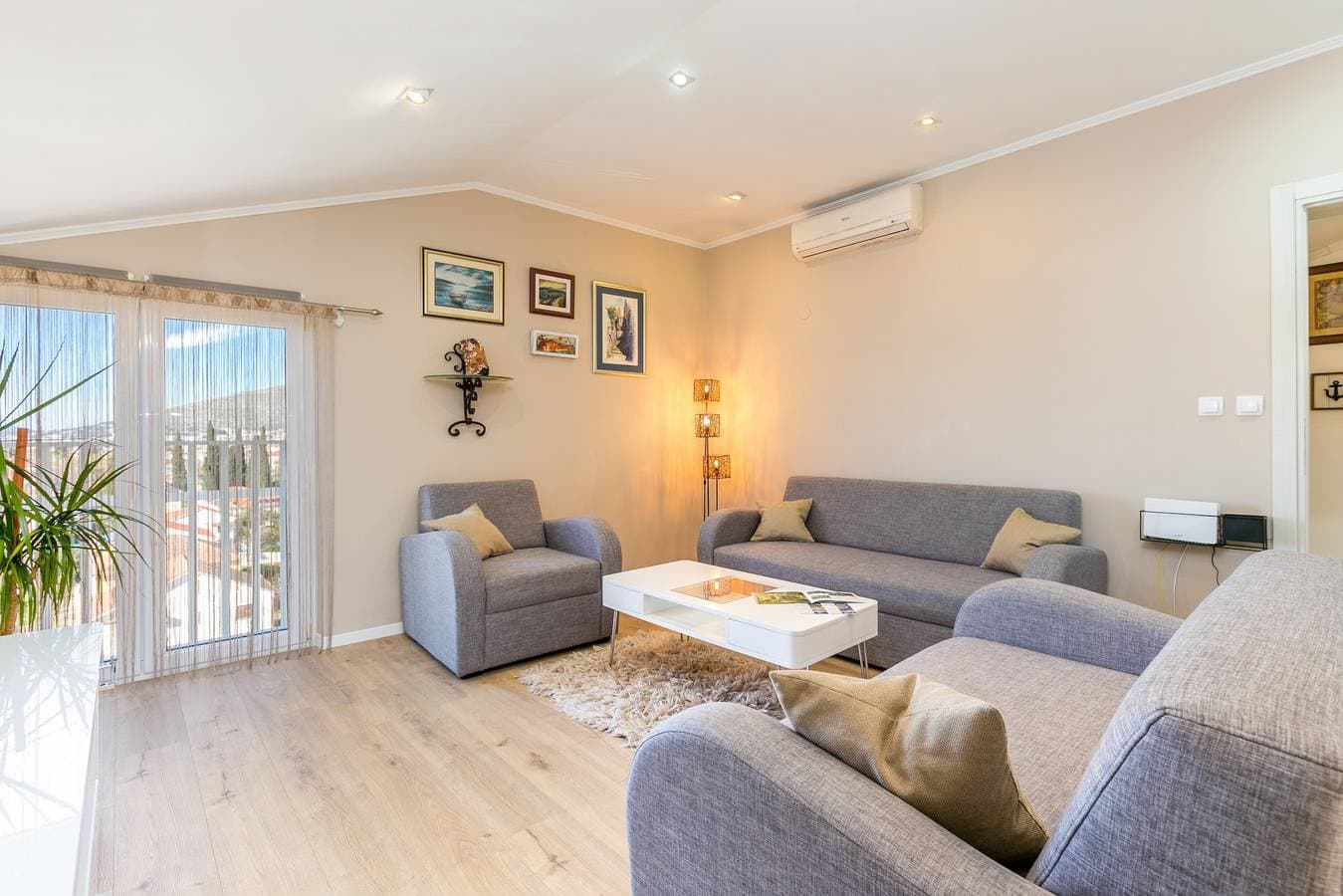 Foto 7 von 29: 2-Zimmer-Ferienwohnung mit Terrasse und Meerblick Trogir A-23836-a