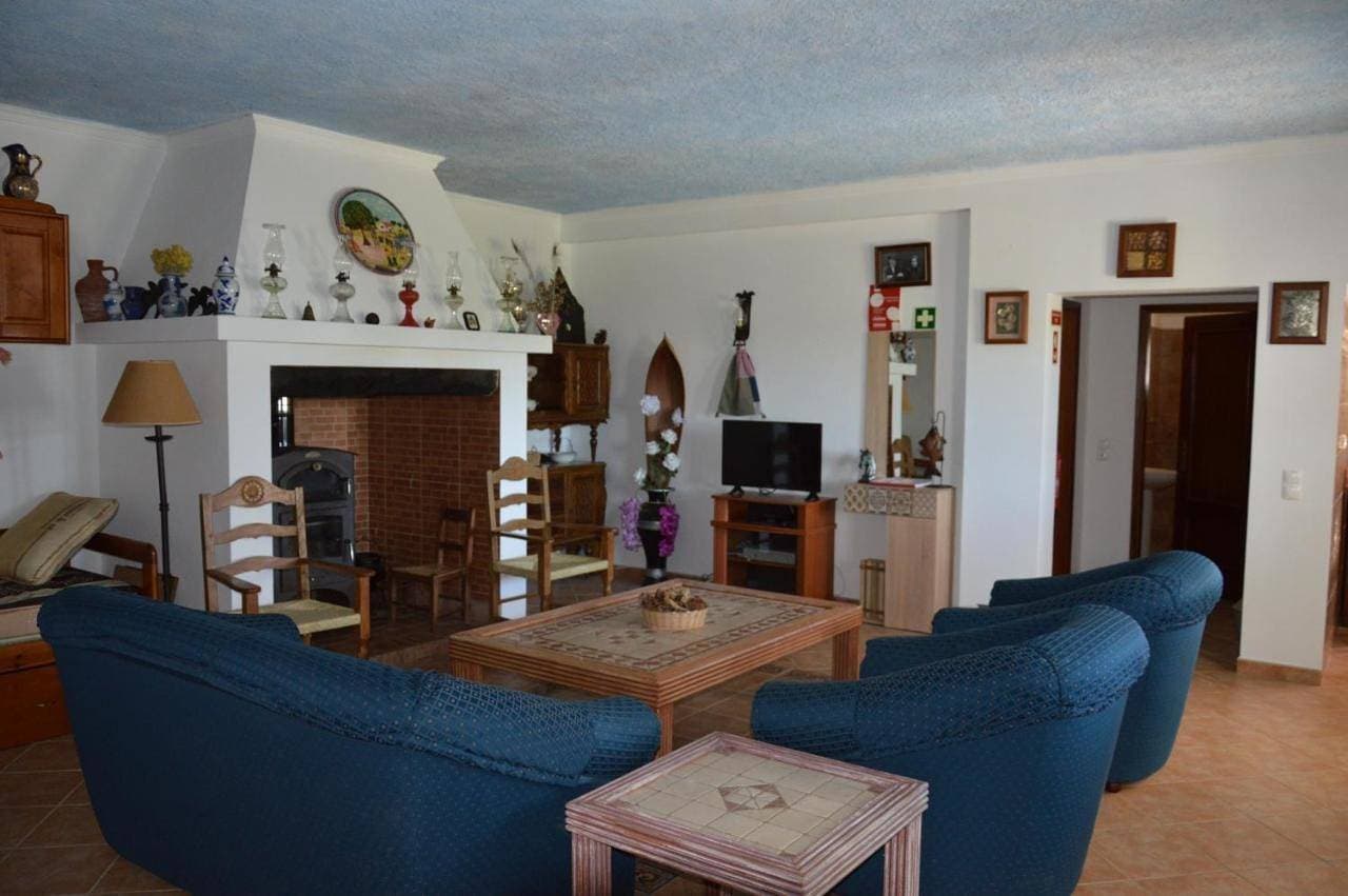 Foto 4 von 10: Three-Bedroom House