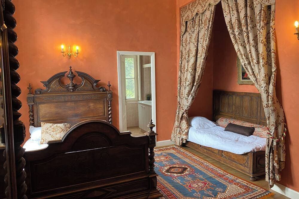 Foto 8 von 30: Fairytale Chateau with pool surrounded by vineyard and parc