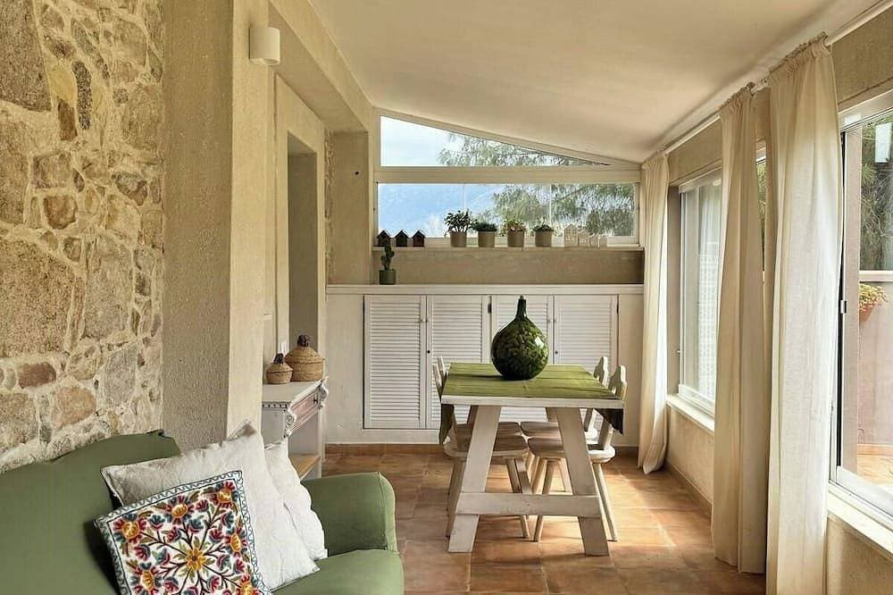 Foto 9 von 28: Alter Schafstall mit Aussicht in Solanas