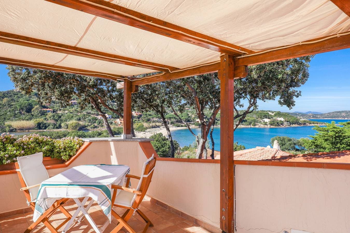 Foto 3 von 30: Ferienwohnung "Corbezzoli" mit Meerblick, WLAN, Balkon, Garten & Terrasse