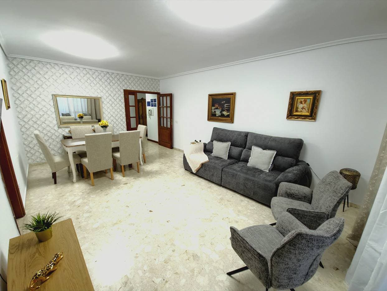 Foto 8 von 48: Ferienwohnung für 8 Personen mit Terrasse