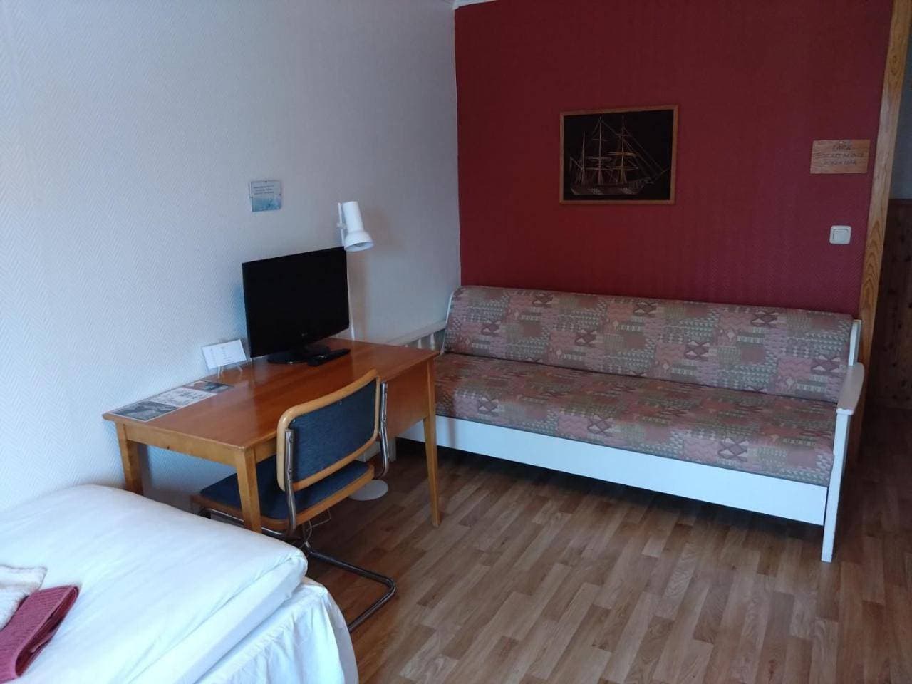 Foto 6 von 9: Twin Room with Shared Bathroom