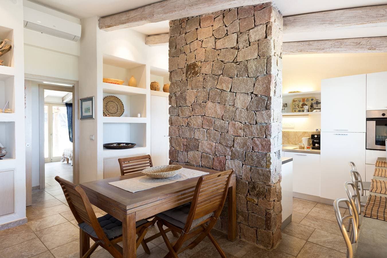 Foto 13 von 32: Villa 'I Graniti' in Strandnähe mit Meerblick, Patio, Klimaanlage und WLAN