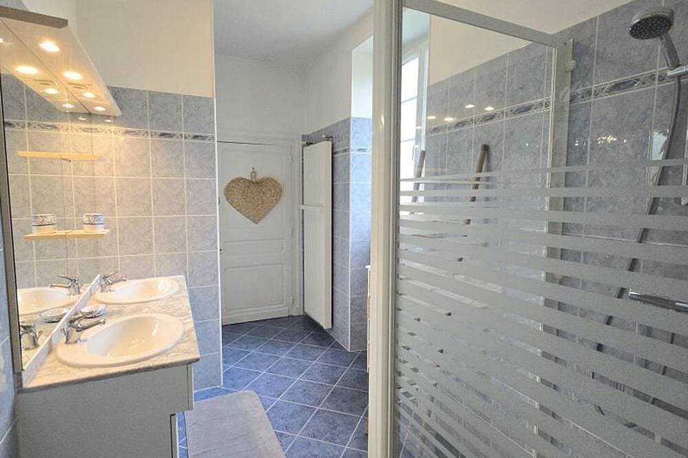 Foto 10 von 27: Großes Haus mit privatem Pool, Parkplatz und Haustiere erlaubt