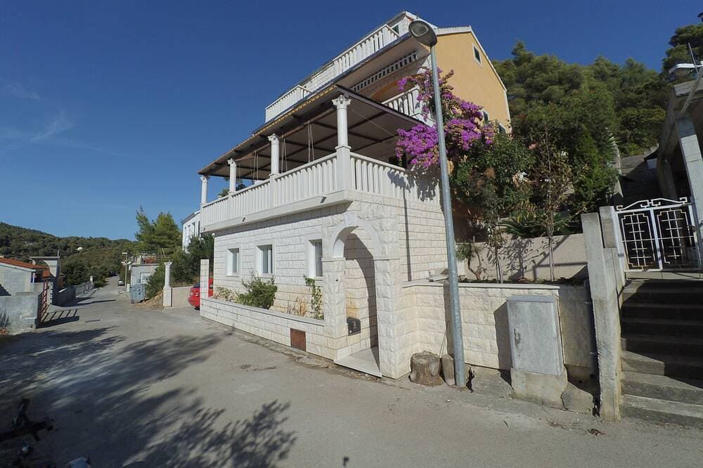 Foto 3 von 11: Studio Appartement mit Terrasse und Meerblick Brna, Korcula