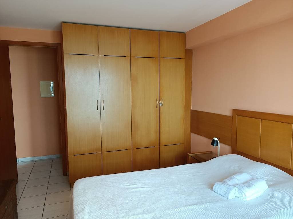 Foto 13 von 19: 2 Bed Apartment Sleeps 4 - Pool & Private Garden