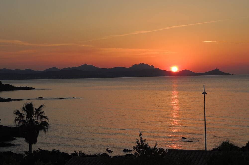 Les Issambres, T3 beautiful sea view, air conditioning, large terrace, parking, bikes, paddles 1