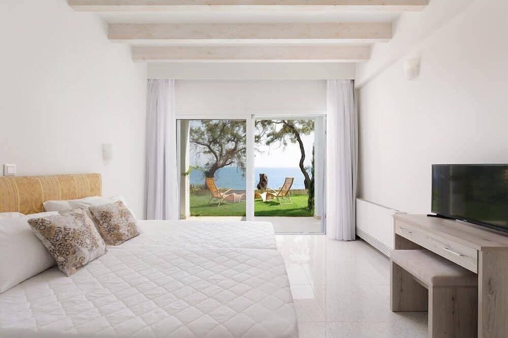 Foto 3 von 20: Nisos Villa Blue -Beachfront & Pool