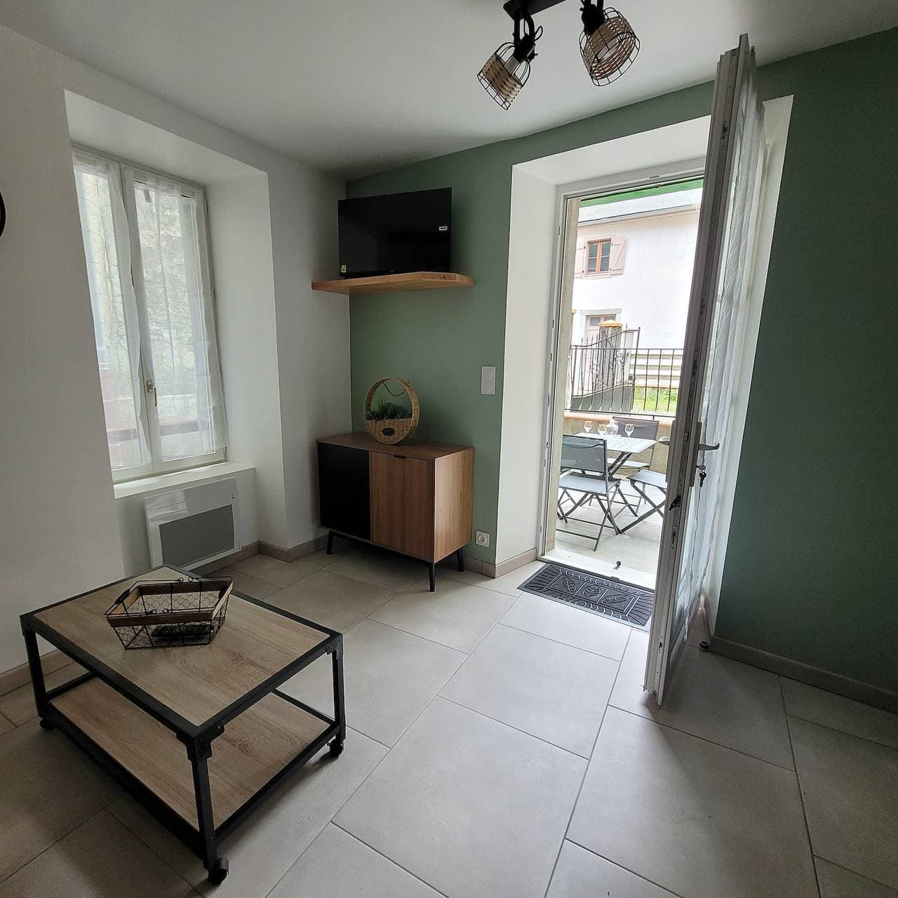 Foto 3 von 12: Ferienwohnung 'Au Cocon De La Tour Des Jacobins' mit privater Terrasse und WLAN
